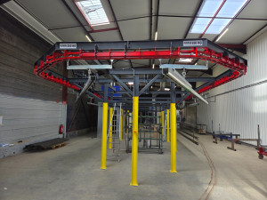 Convoyeur aérien monorail motorisé M4 pour ligne de peinture liquide