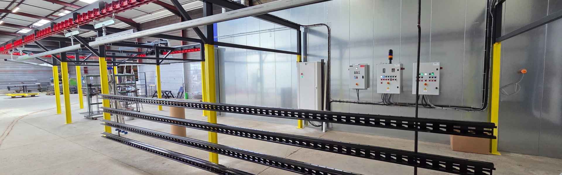 Convoyeur aérien monorail motorisé M4 pour ligne de peinture liquide